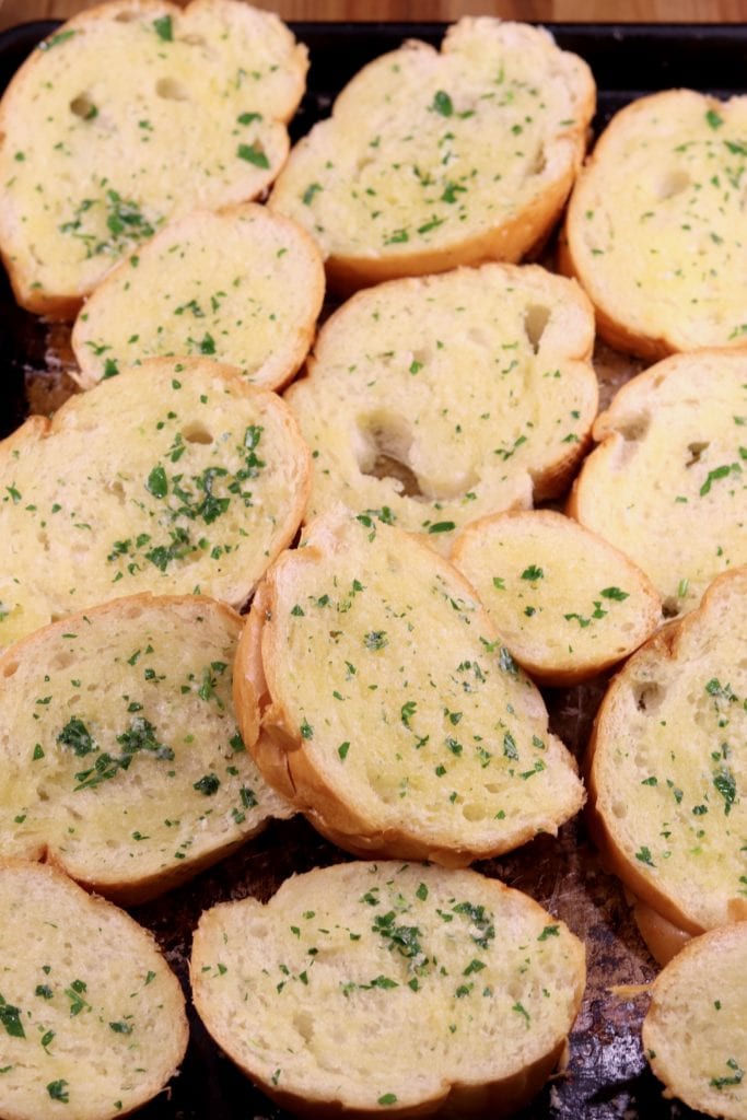 Garlic bread with parsley