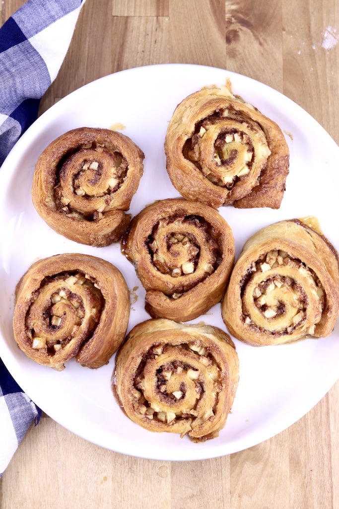 Serving plate with 6 baked apple cinnamon rolls