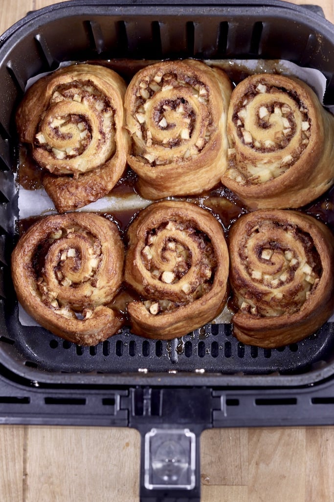 Air fryer basket with 6 cinnamon rolls