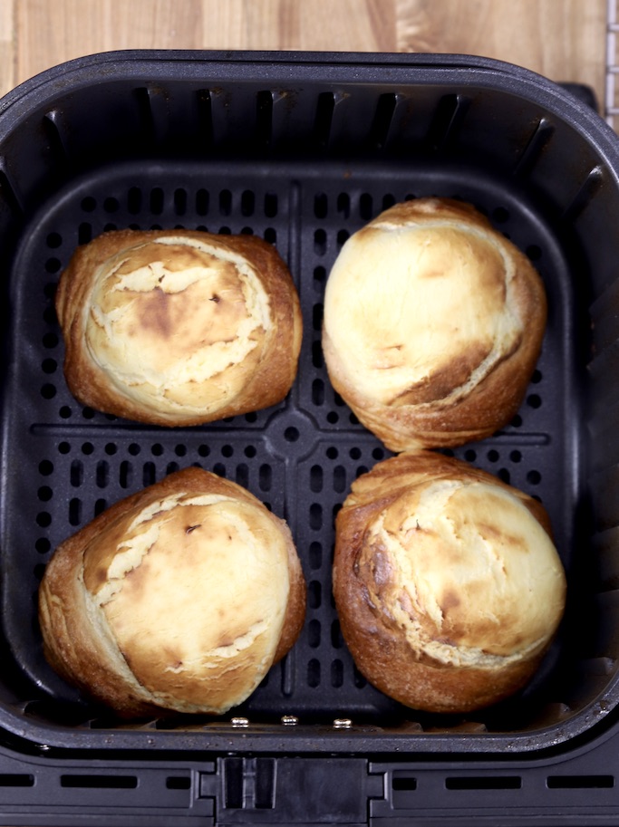 4 Cooked cheese danish in an air fryer
