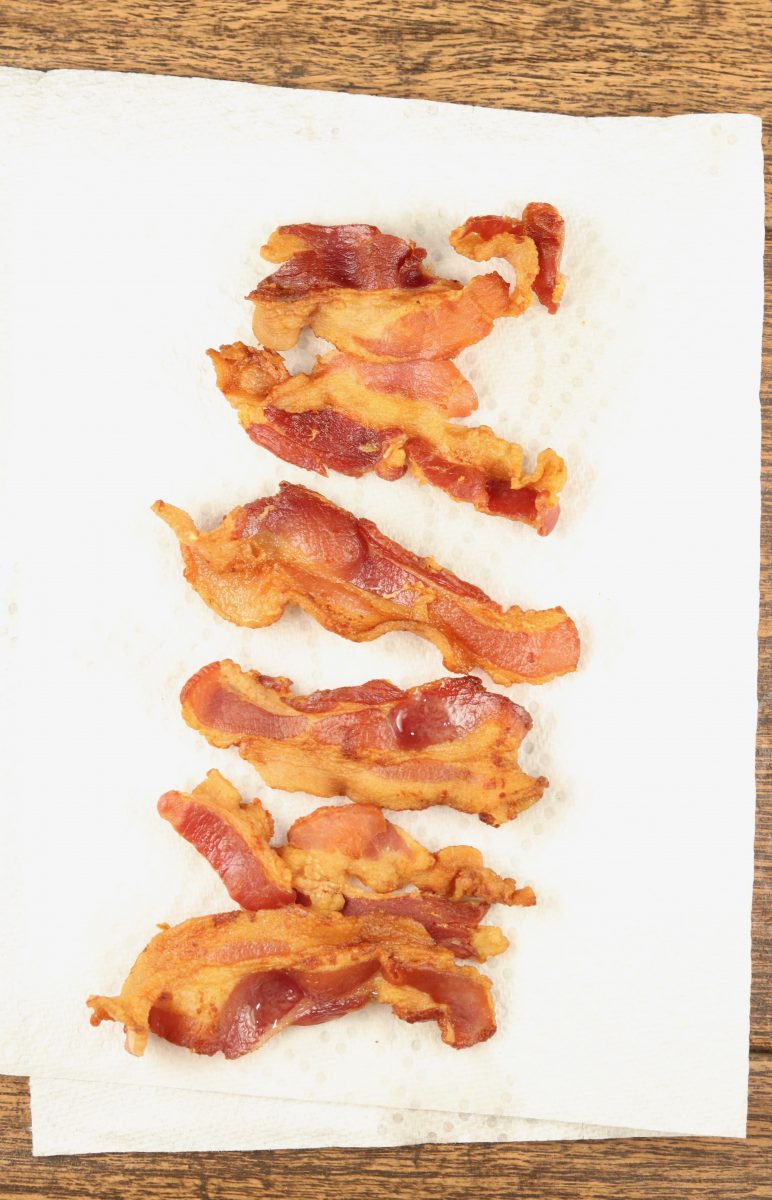 cooked bacon on a paper towel