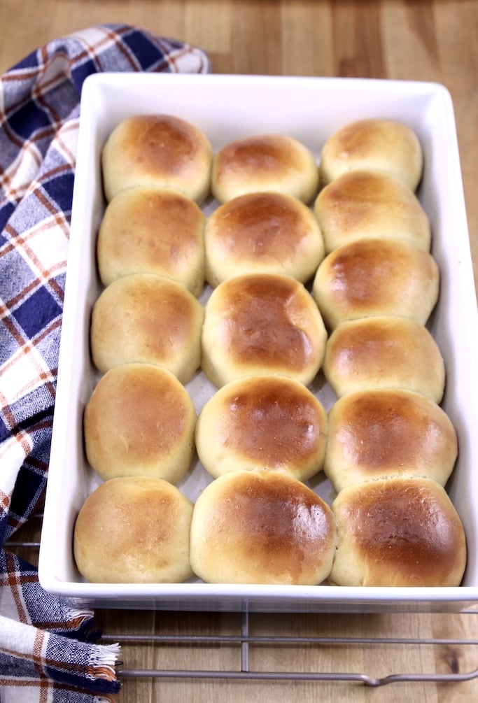 Hawaiian rolls in a pan 