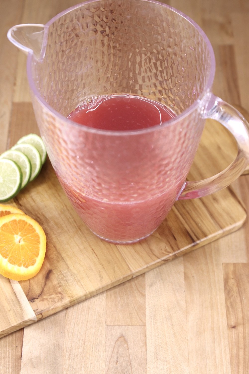 Making Christmas punch in a pitcher