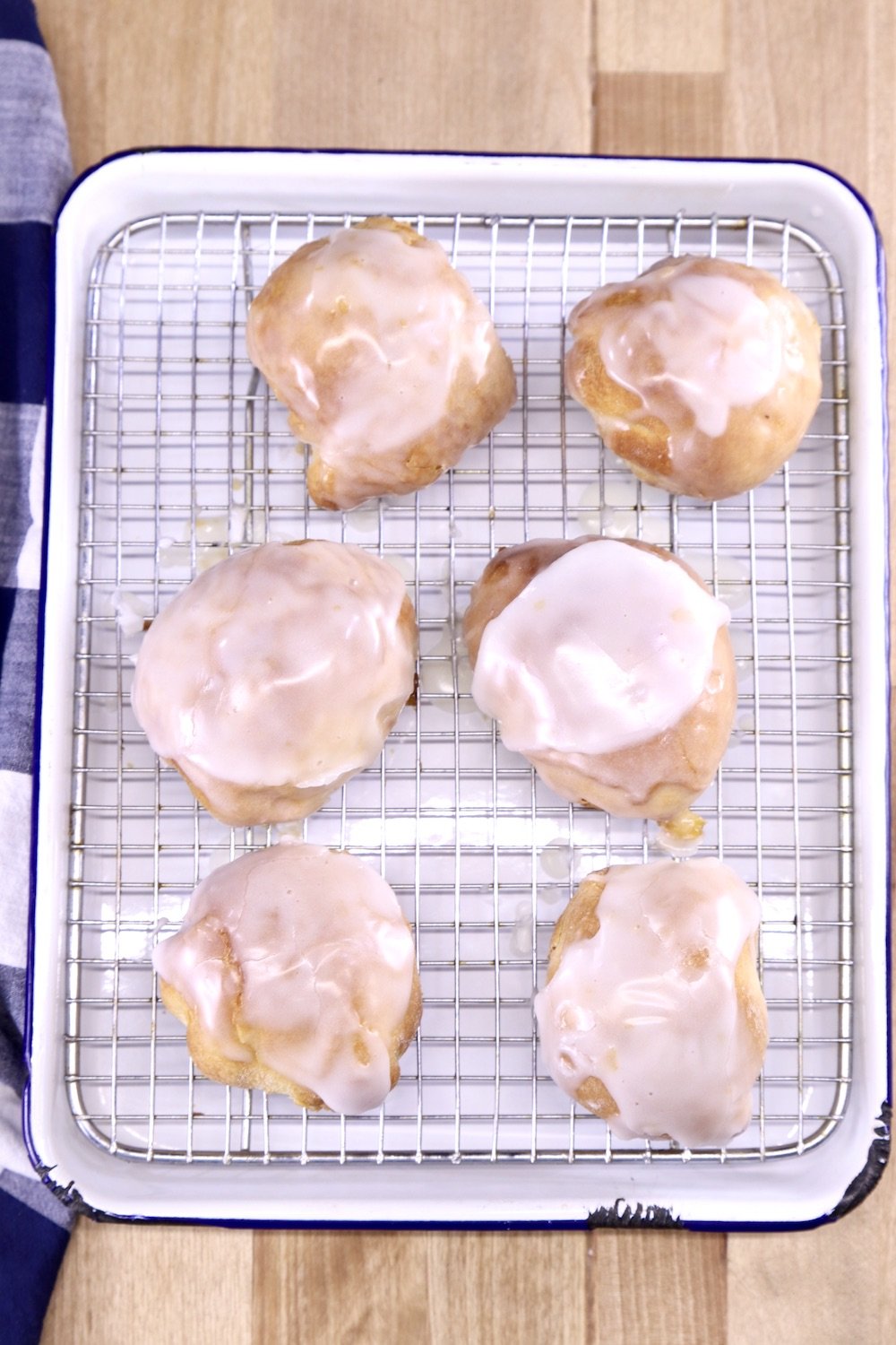 tray with wire rack with glazed peach cobbler bombs