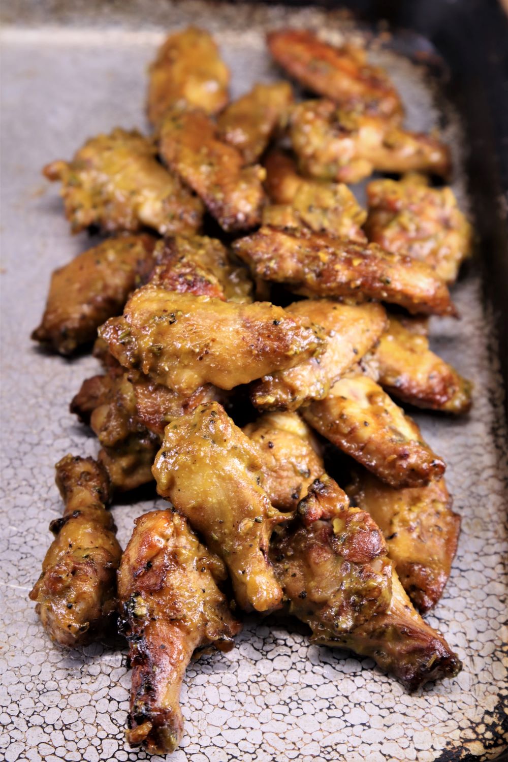baking sheet with grilled chicken wings