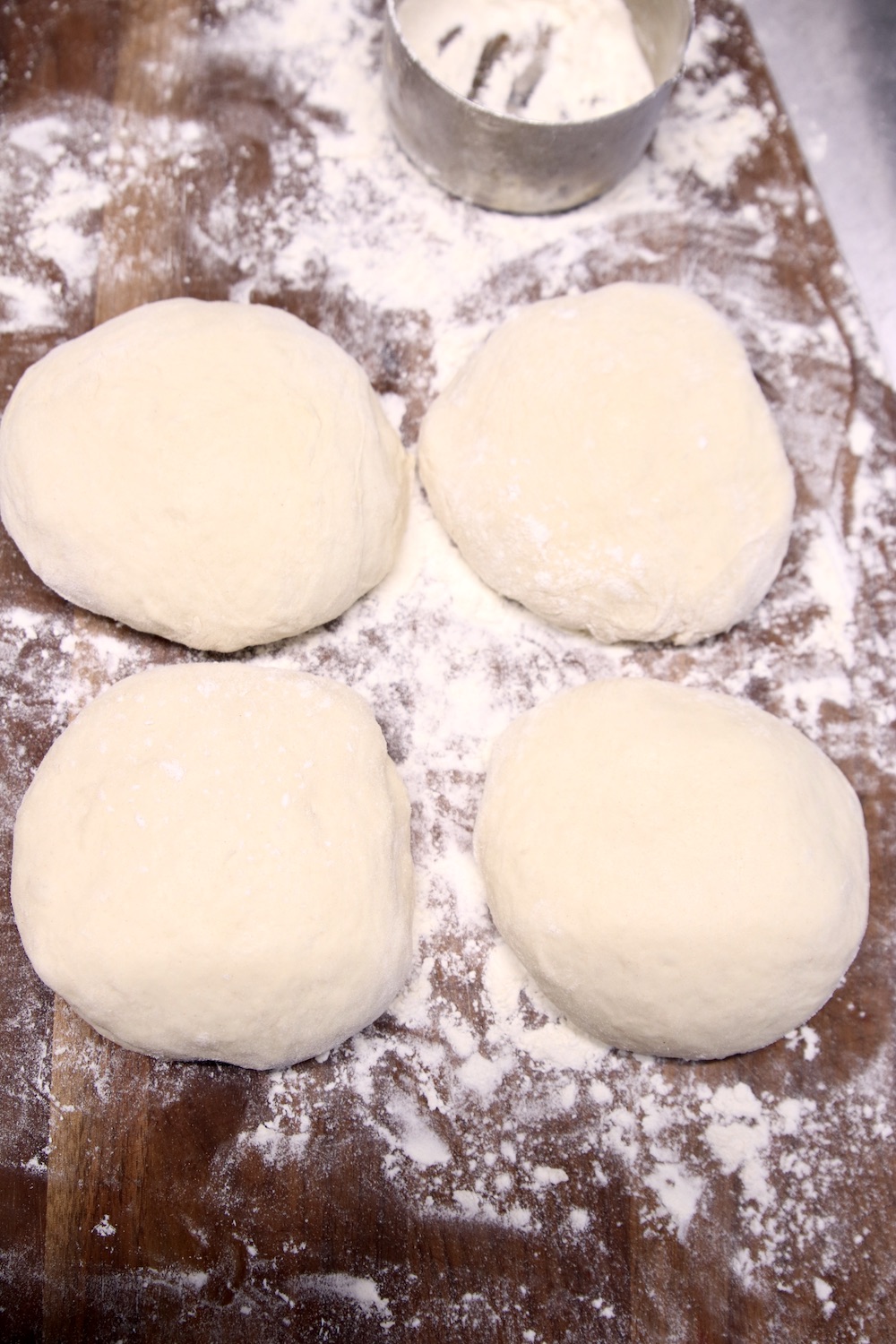 4 discs of pizza dough
