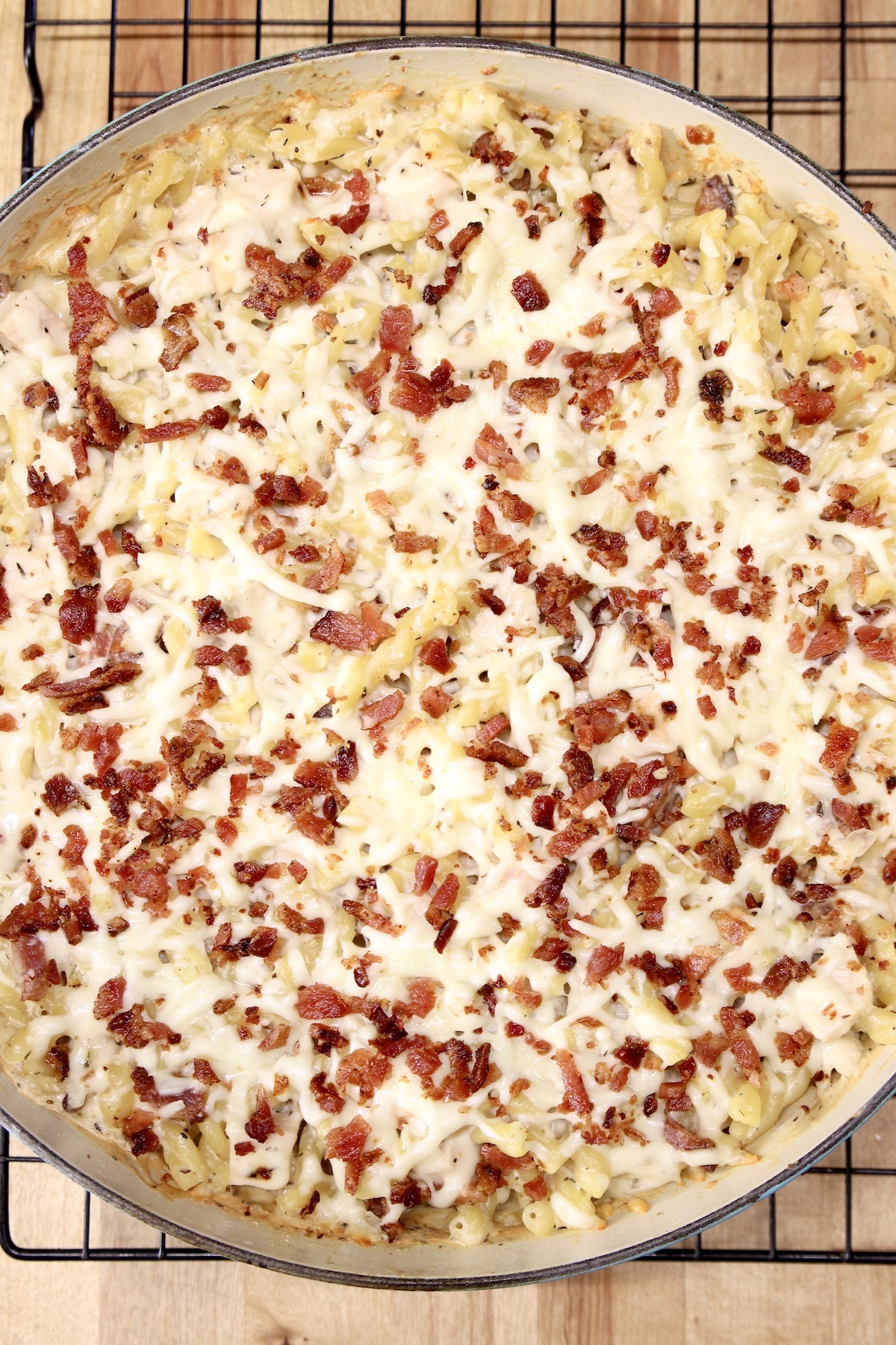 casserole with chicken, bacon and pasta
