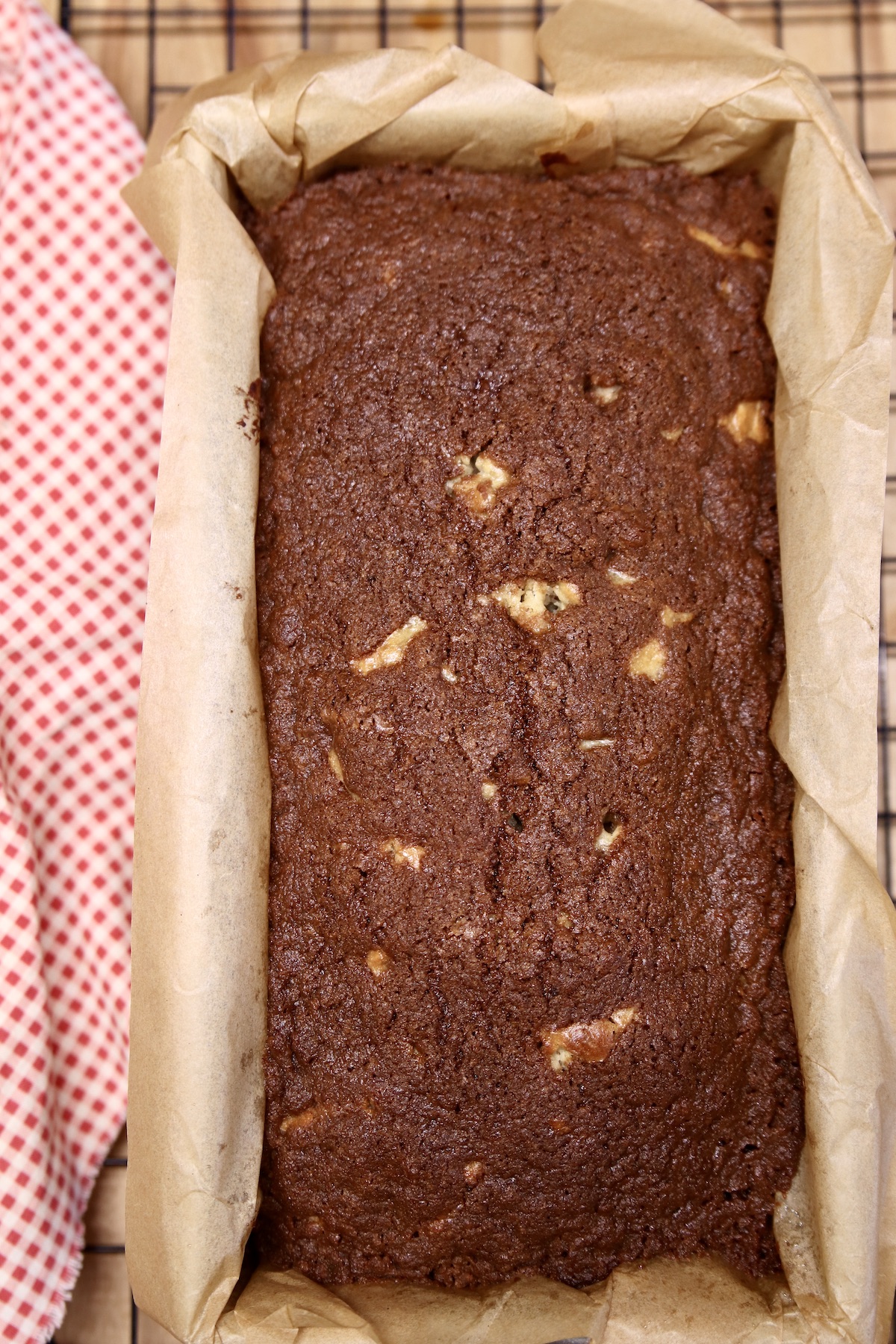 apple bread with cinnamon topping