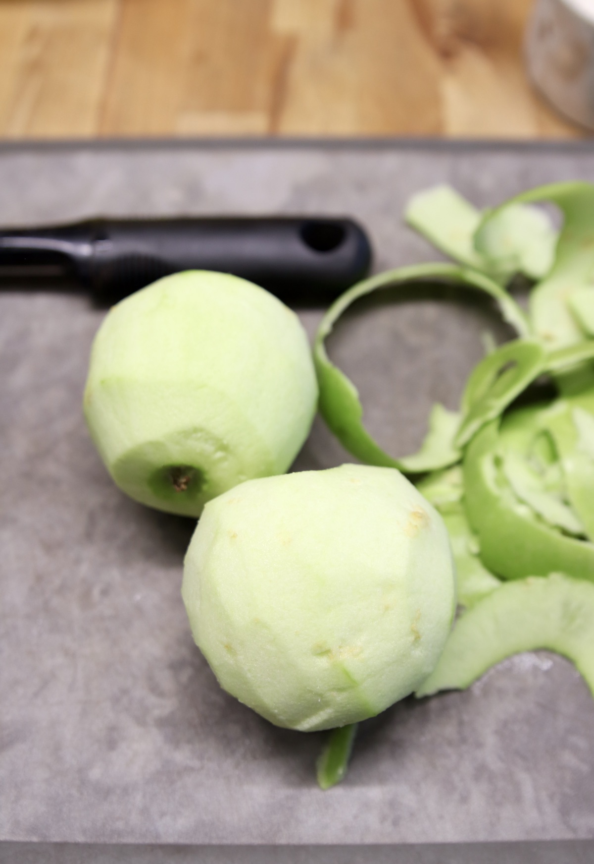 2 peeled granny smith apples