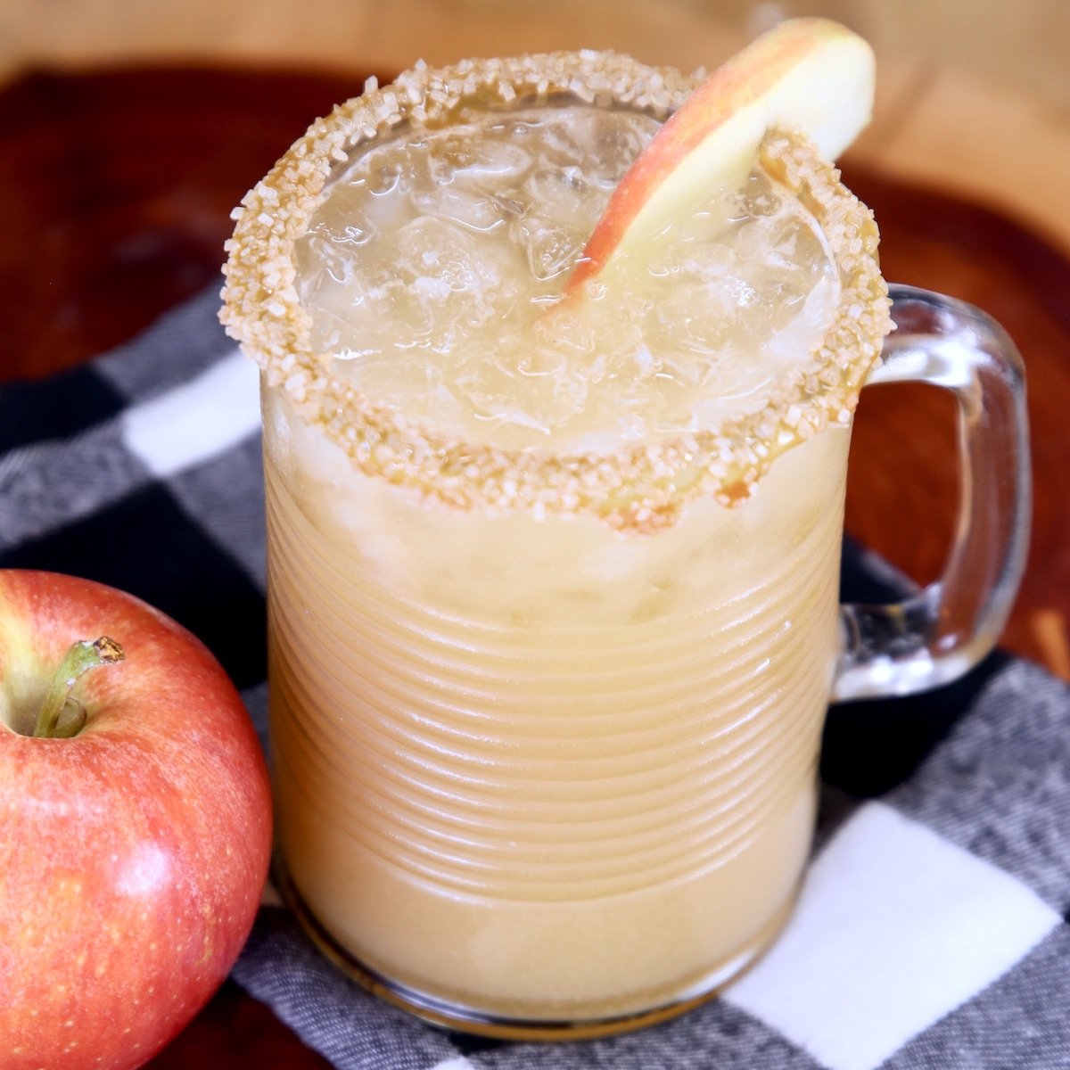caramel apple mule cocktail with apple slice garnish