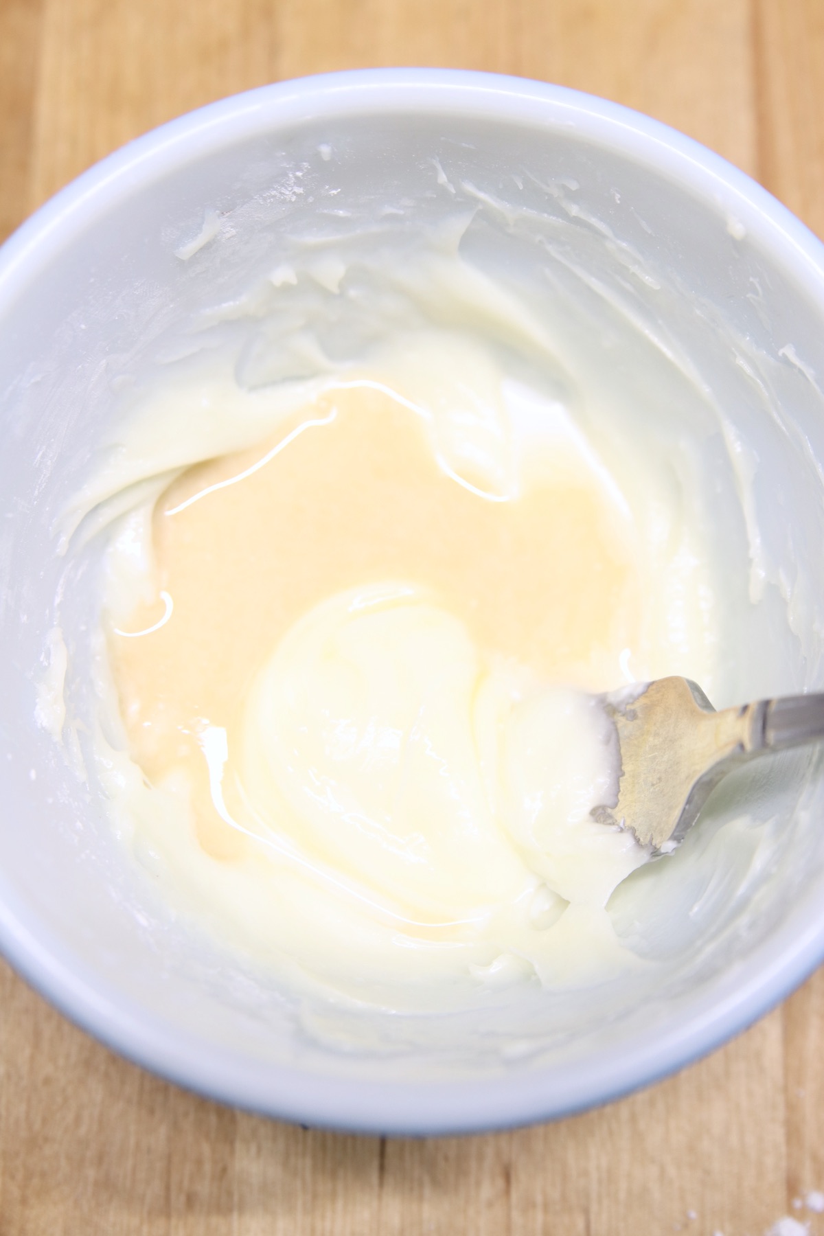 cream cheese drizzle with vanilla in a bowl