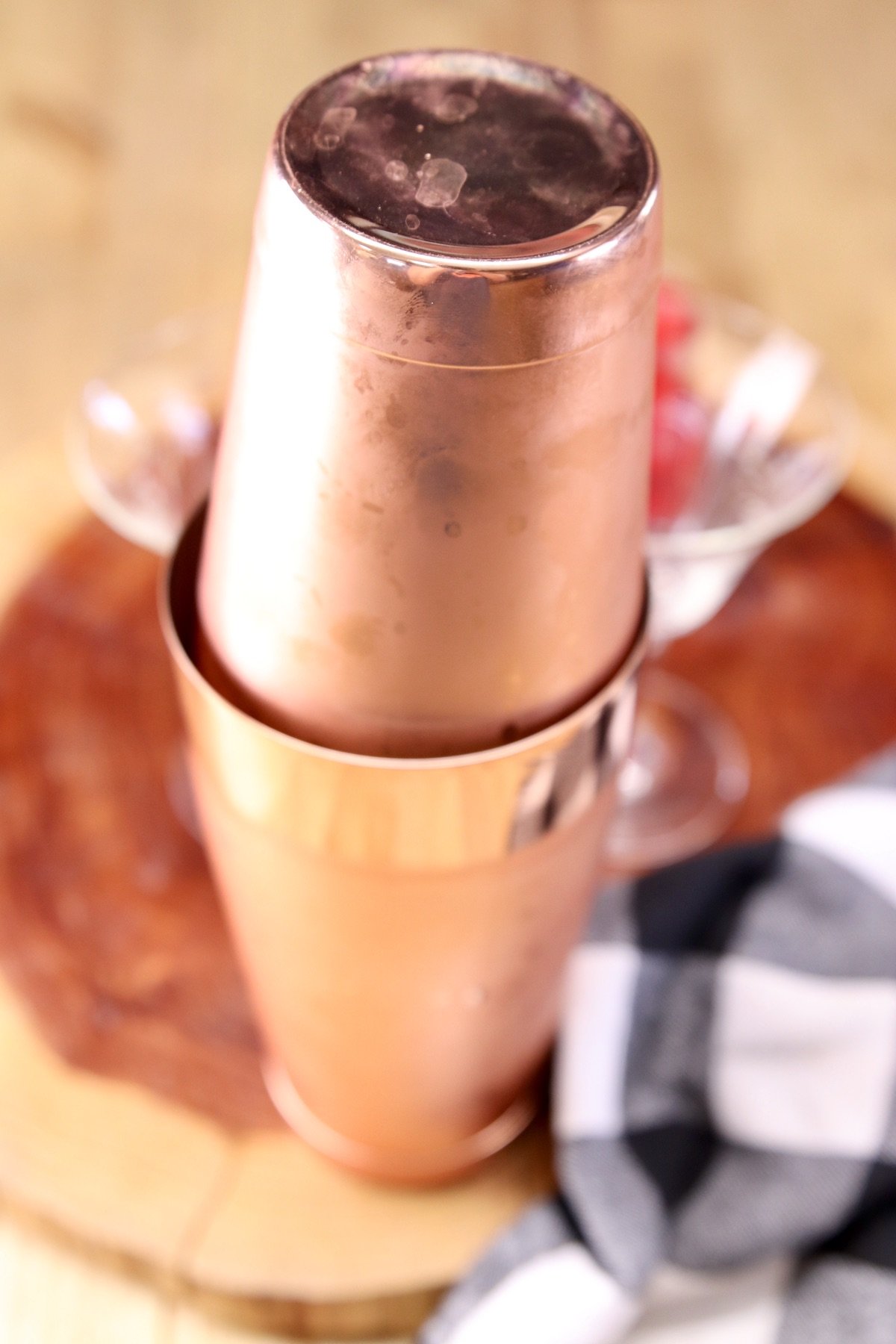 cocktail shaker for red wine cocktail