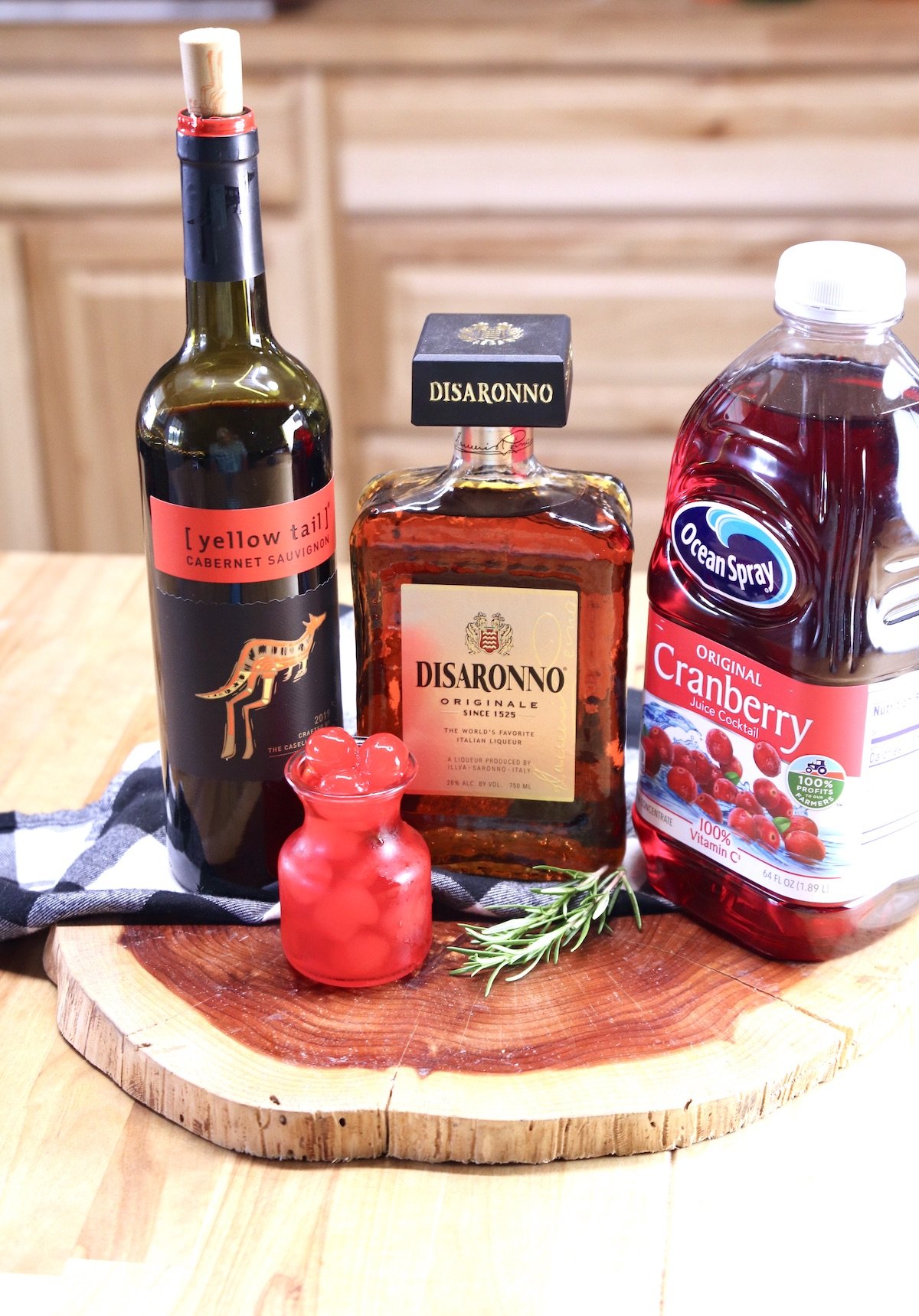 ingredients for amaretto wine cocktail