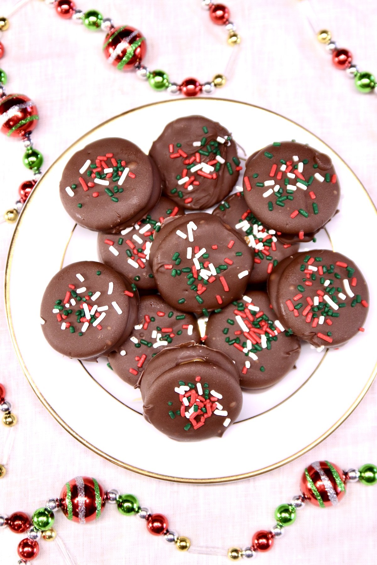 Caramel RItz Cookies with sprinkles