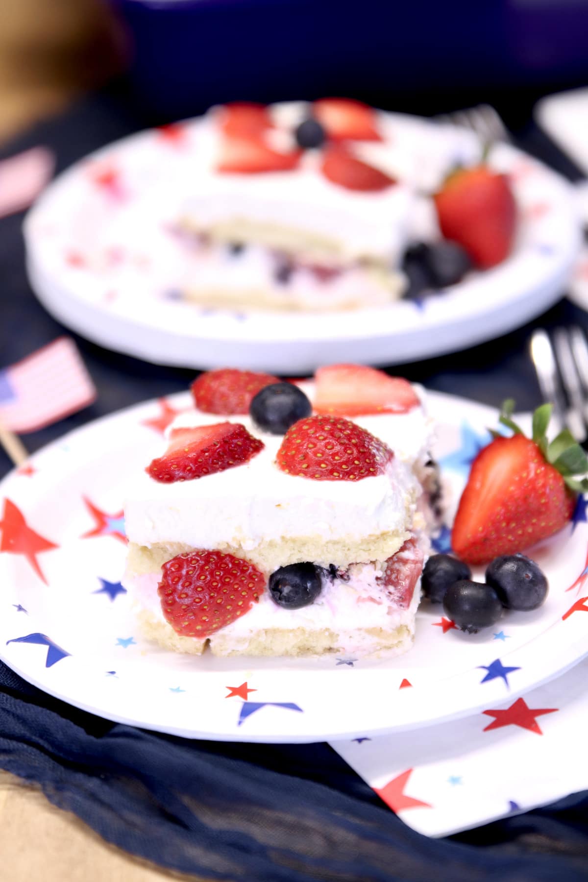 2 plates with slices of icebox cake.
