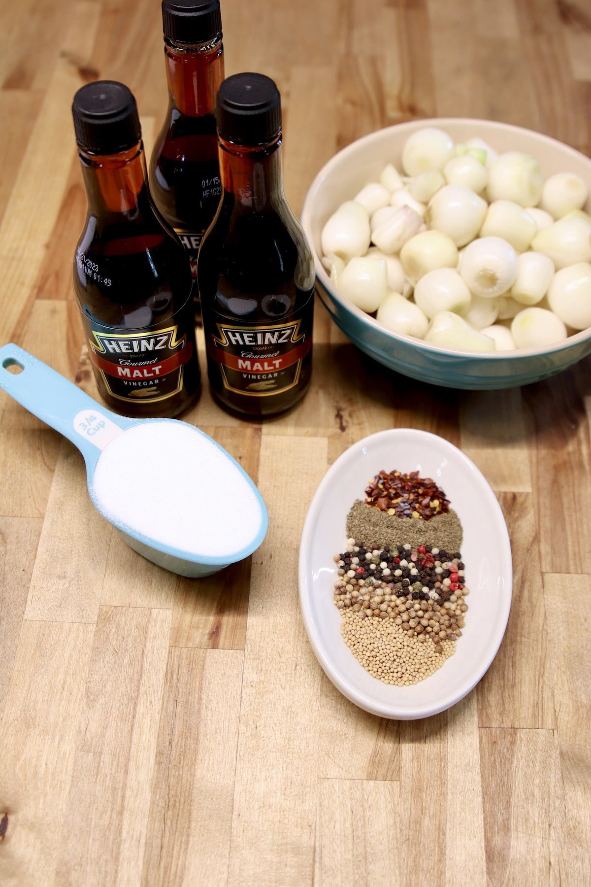 Ingredients for English pickled onions.