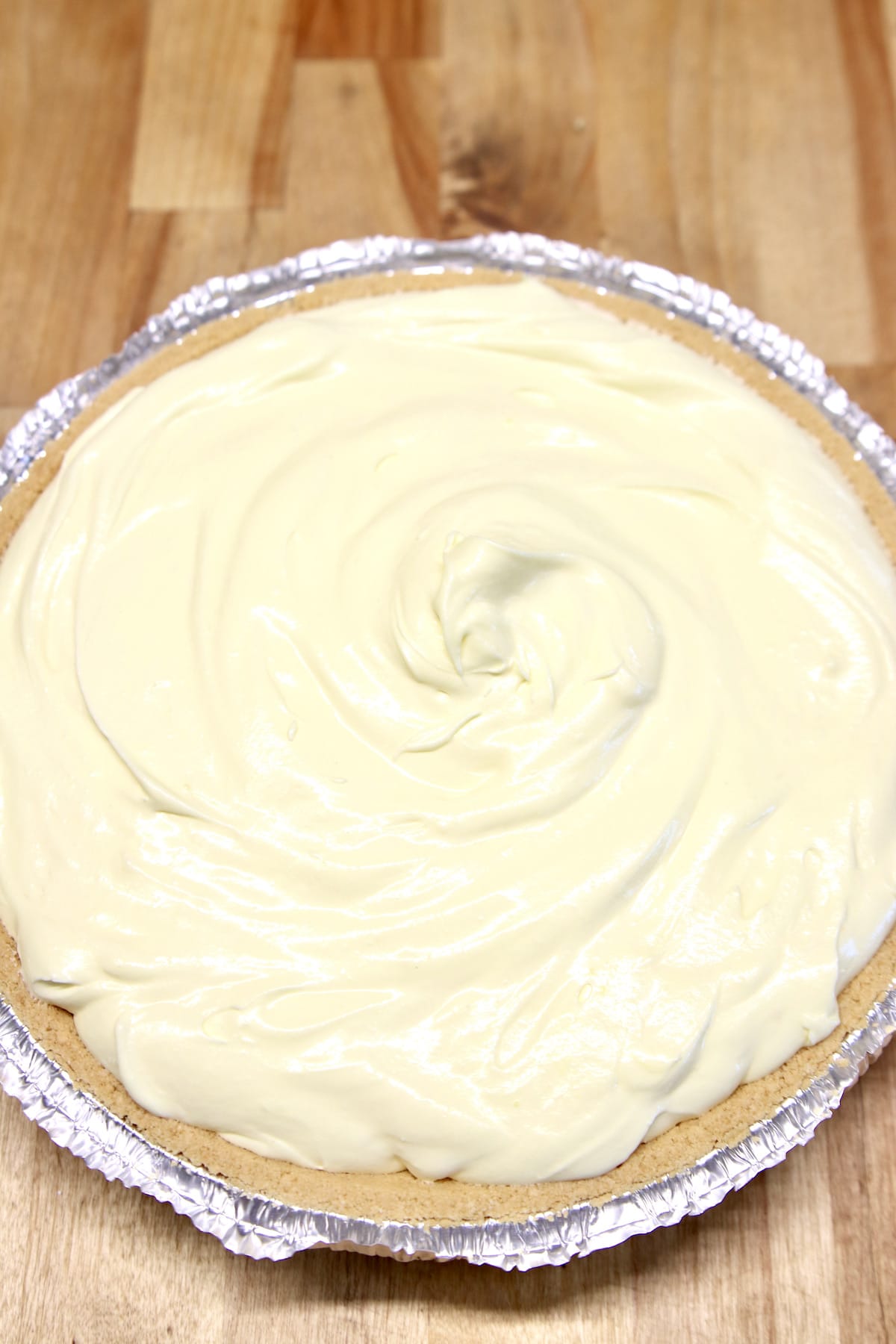 Graham cracker crust filled with lemon pudding filling.