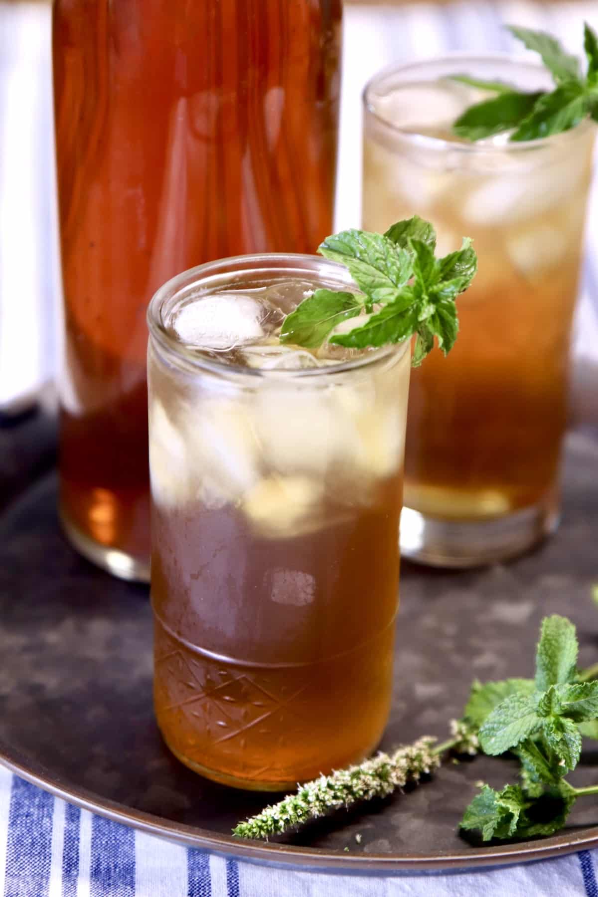 Peppermint Sweet Tea Cocktails.