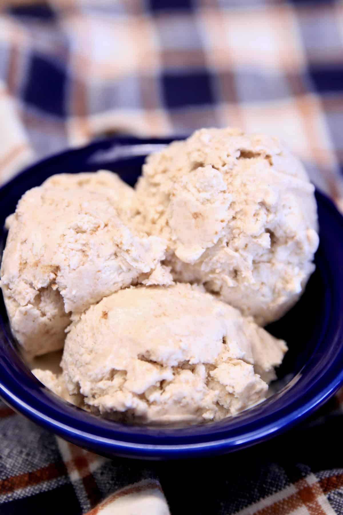 Blue bowl of 3 scoops cinnamon ice cream.
