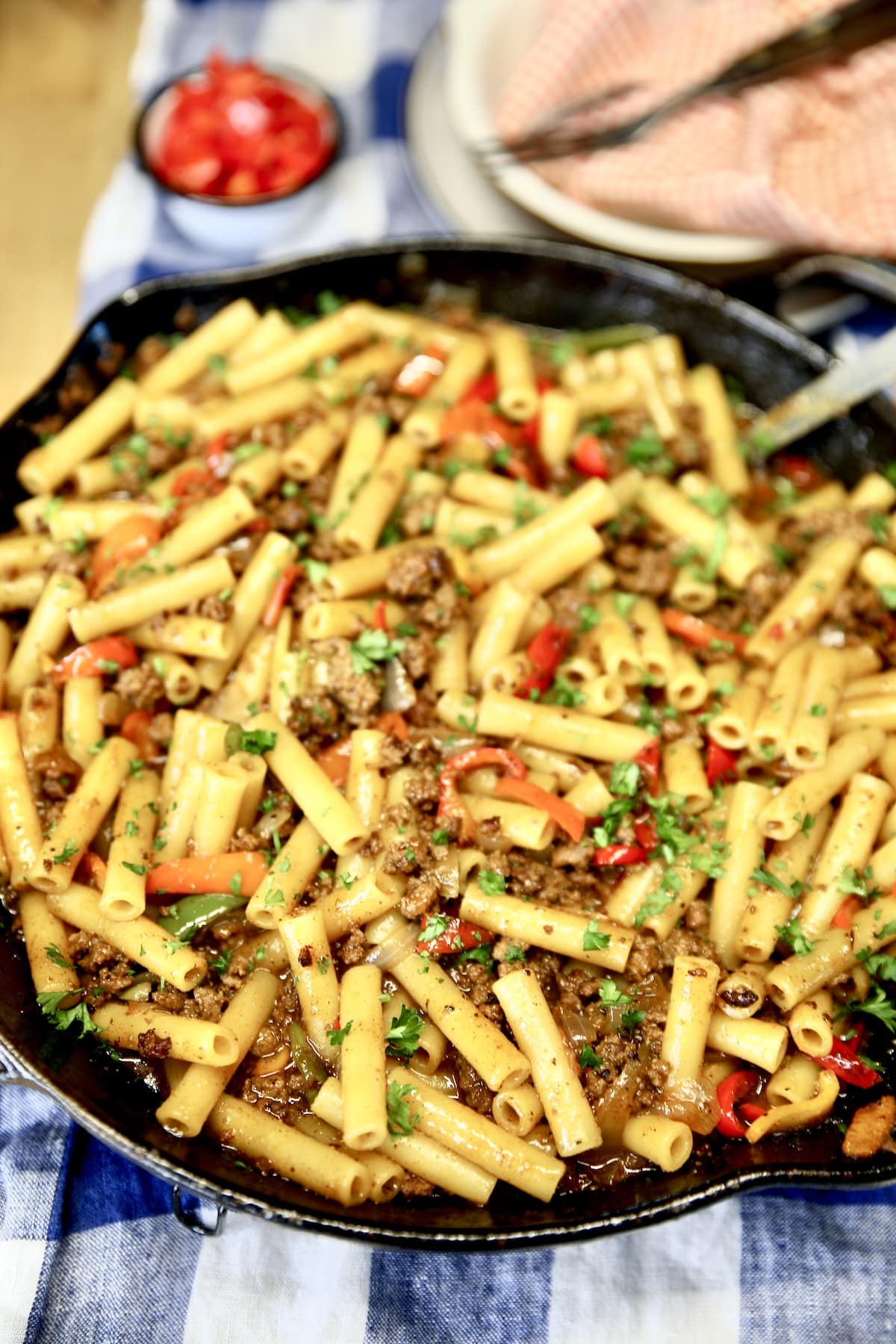 Skillet with fajita pasta.
