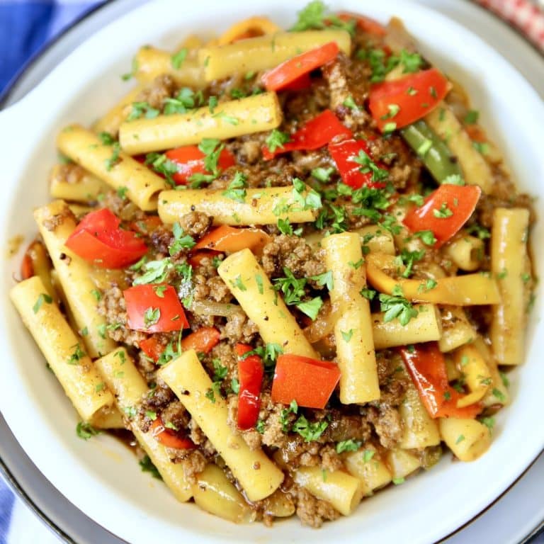 Bowl of fajita pasta with ground beef.