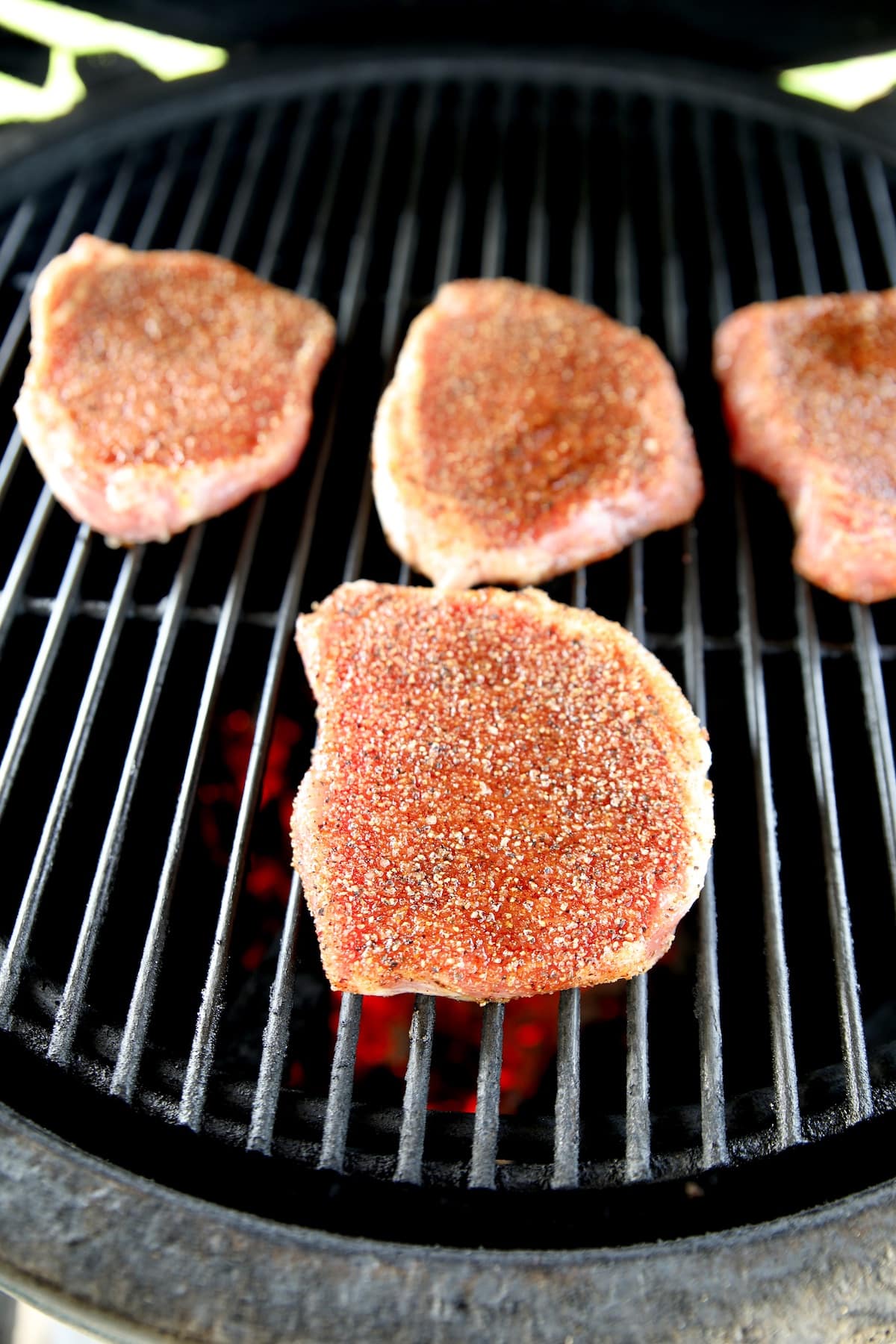 4 pork chops on a big green egg grill.