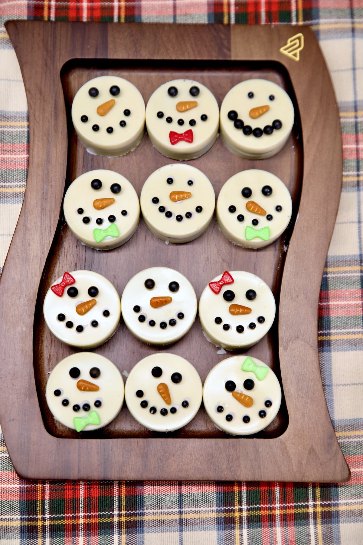 Platter of snowmen oreos.