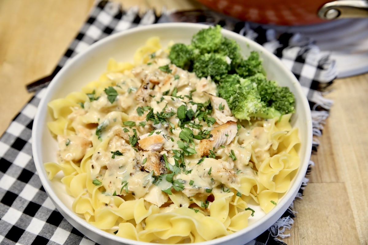 Bowl of pasta with chicken and creamy sauce.
