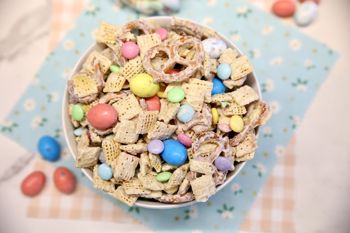 Bowl of Easter snack mix.