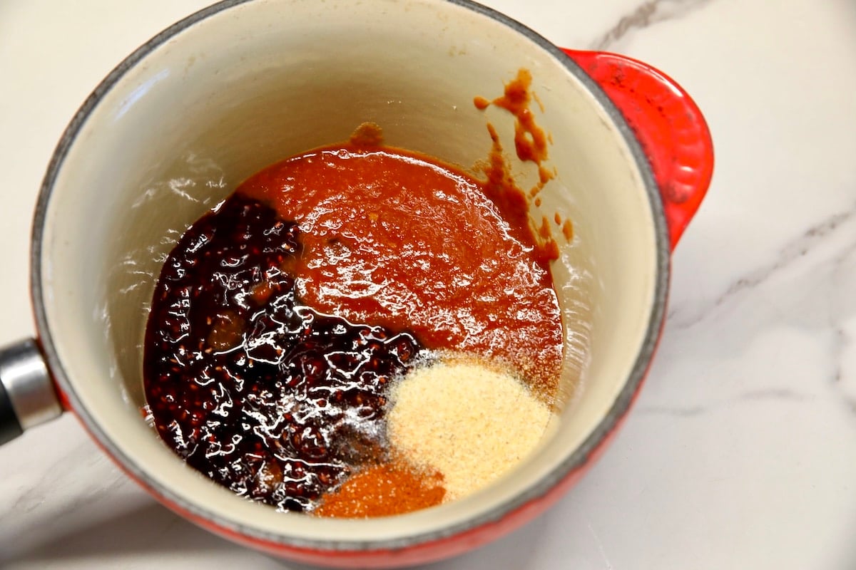 Chipotle sauce with raspberry preserves