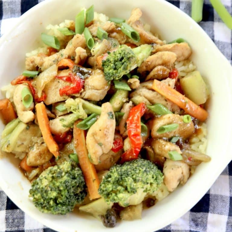 Bowl of chicken stir fry.