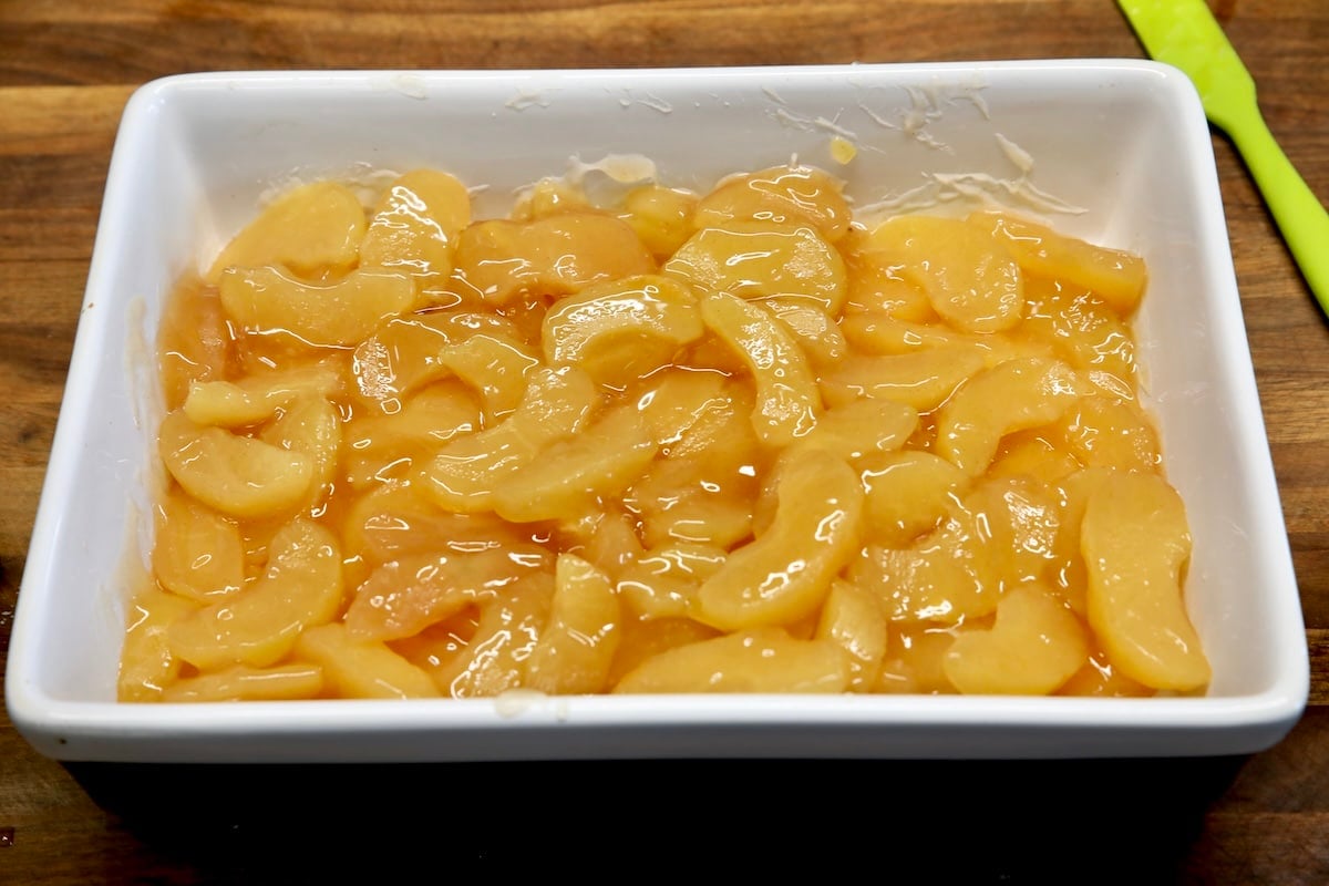 Pan with apple pie filling.
