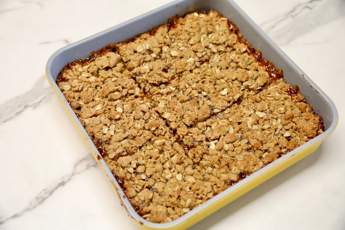 Square pan with oat bars cut into 9 squares.