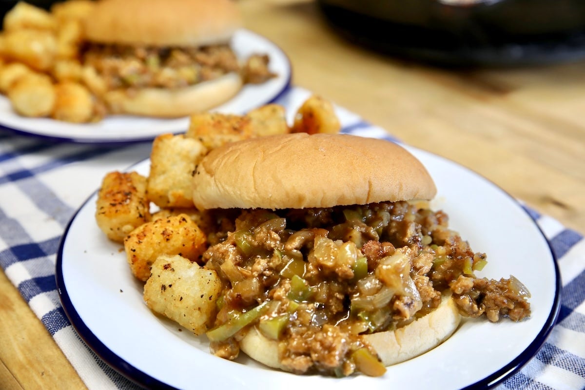 Plate of sloppy joes with tater tots.