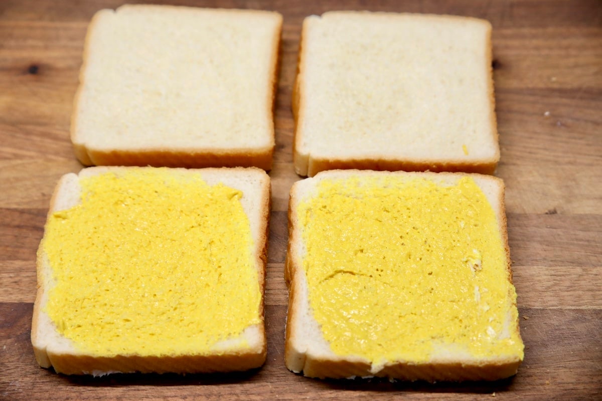 4 slices bread, 2 with mustard.