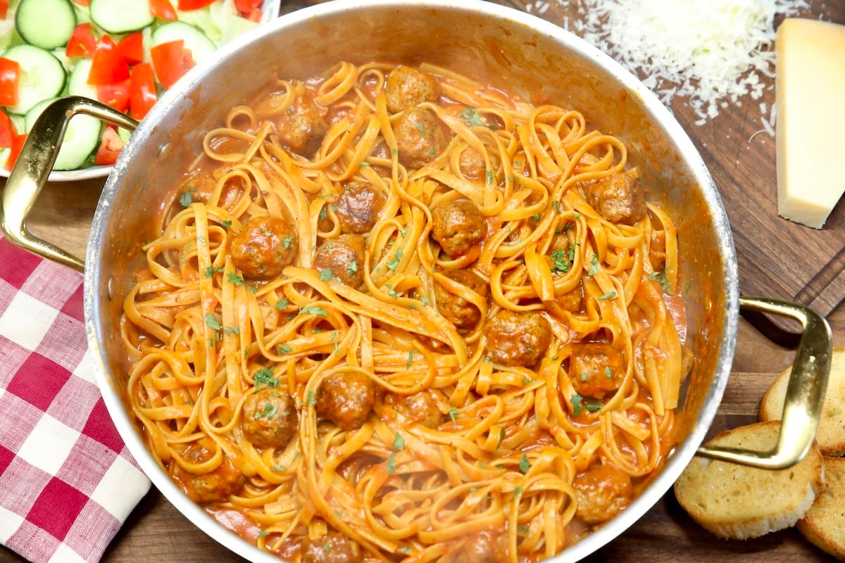 Pasta with meatballs and marinara in sauce.
